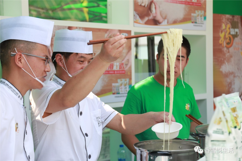 在河南，提到粮食制品，你可能会想到各式各样的面条、馒头和糕点。今天就带大家走进郑州蝴蝶山食品有限公司，看看这里如何将传统的粮食制品打造成多样化的美味。
